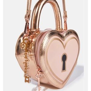 💕 Locket Betsey Johnson Heart locket purse